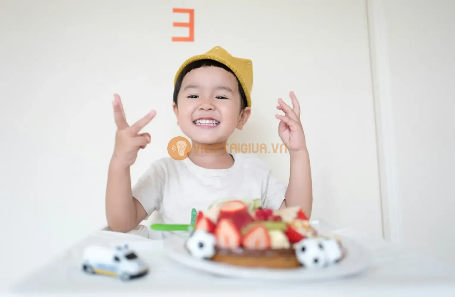 Ngoài bơi lội cha mẹ có thể cân nhắc cho trẻ tham gia các hoạt động khác cũng vui khoẻ và bổ ích đối với trẻ