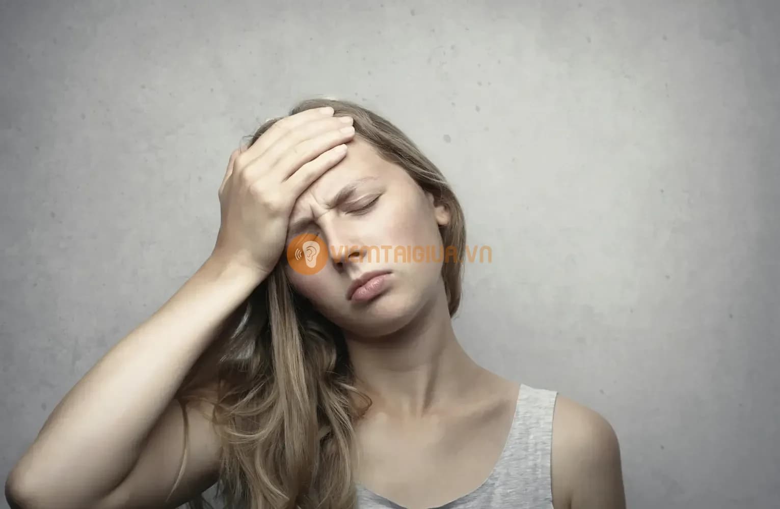 Viêm phổi, sốt, cảm cút do vi rút lại là tiền đề của viêm tai giữa