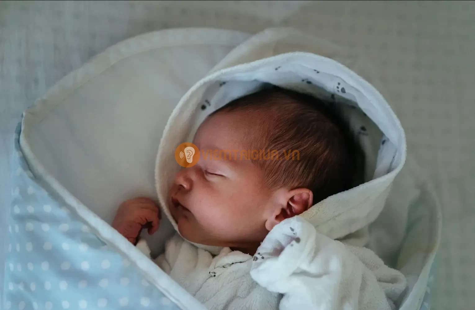 Bác sỹ có một vài lời khuyên hữu ích cho bệnh nhân viêm tai giữa khi ngủ