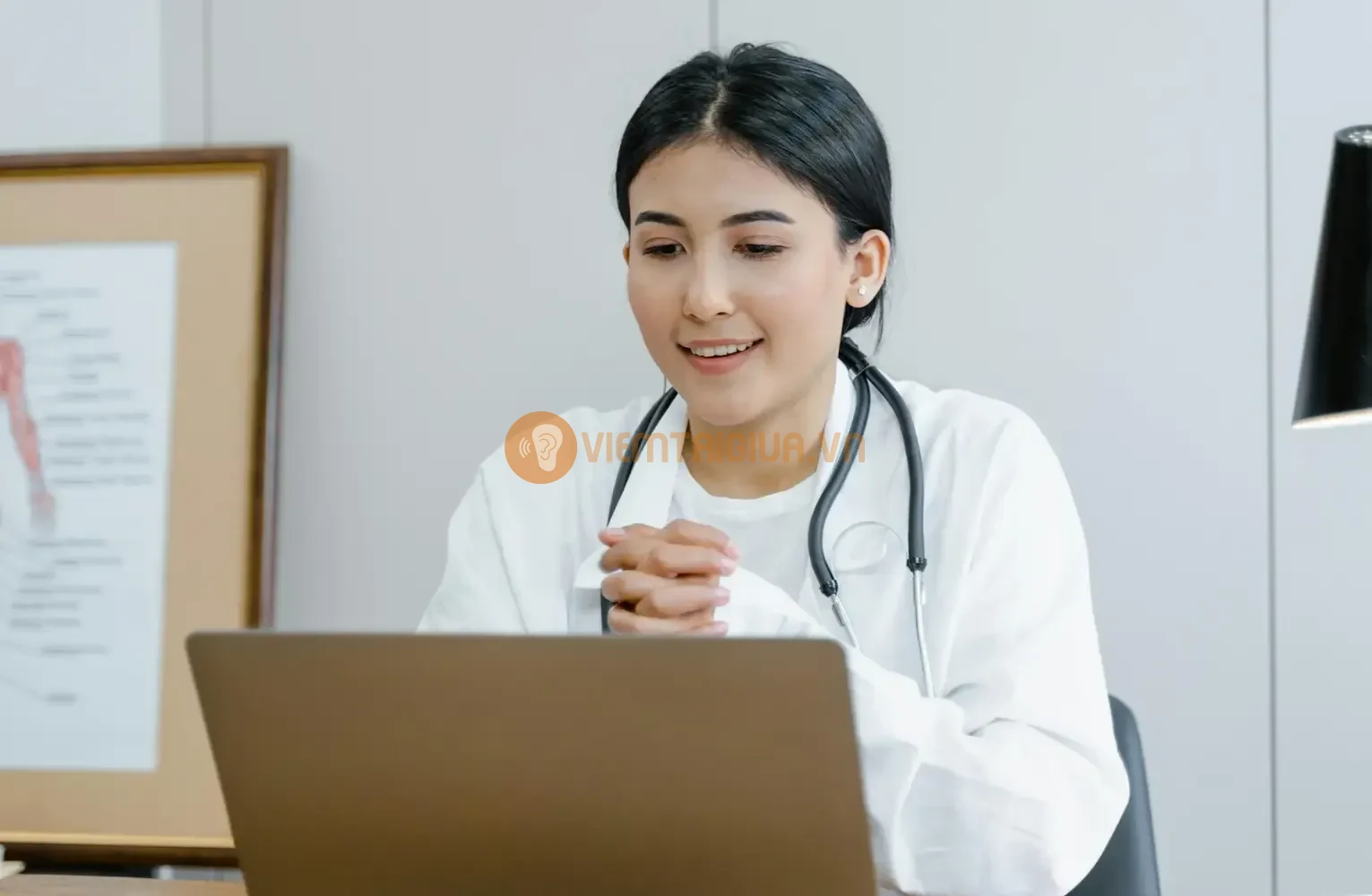 Cha mẹ lưu ý không tự thực hiện thủ thuật chọc mủ cho trẻ tại nhà