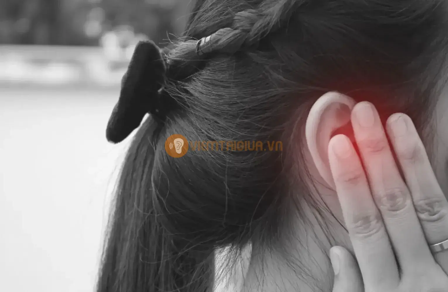 Bệnh nhân viêm tai giữa sẽ đau đớn hơn người bình thường khi đi máy bay