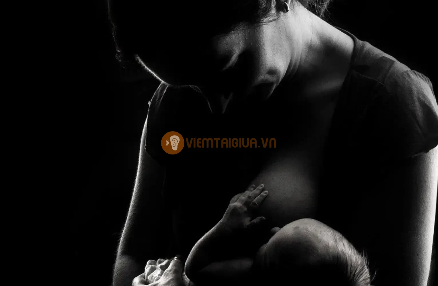 Tư thế nghiêng có thể mang lại sự thoải mái cho cả mẹ và bé