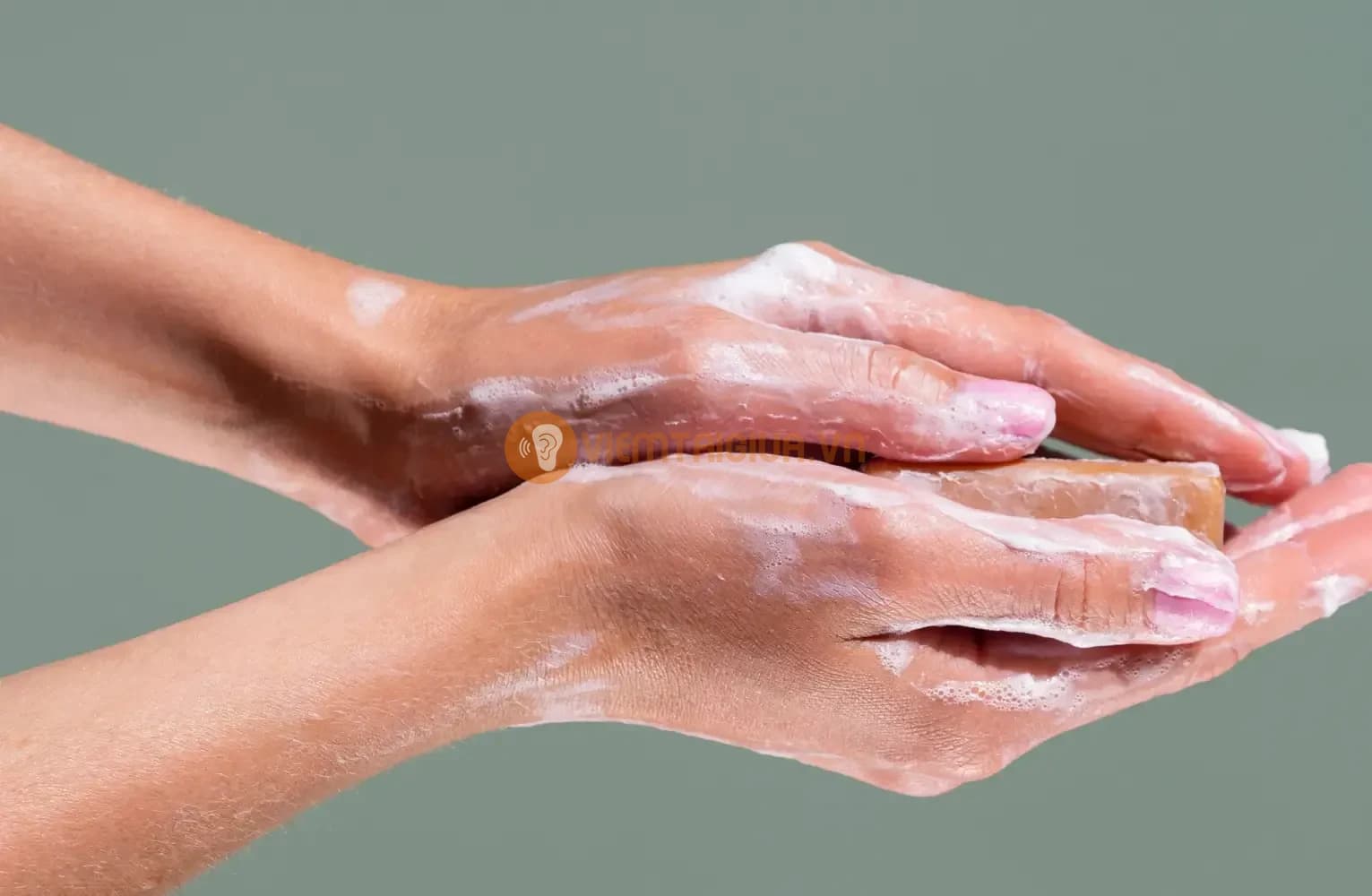 Vệ sinh tai, vệ sinh cá nhân giúp giảm thiểu nguy cơ mắc viêm tai giữa cấp