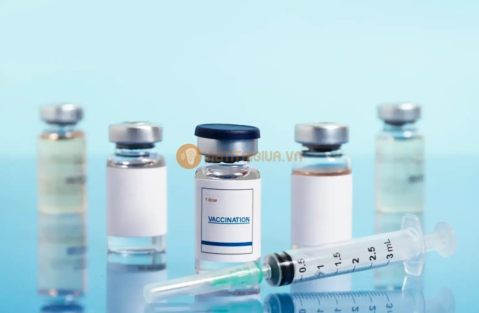 Vắc-xin phế cầu (Pneumococcal vaccine) giúp phòng ngừa vi khuẩn thường gây viêm tai giữa