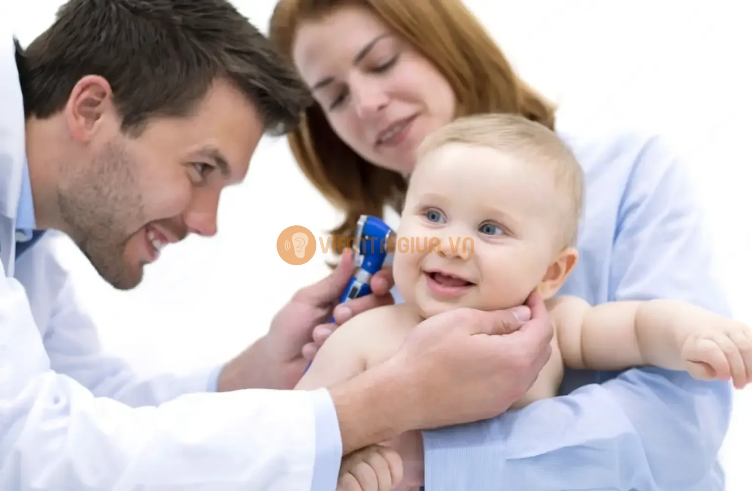 Khả năng tự khỏi viêm tai giữa phụ thuộc nhiều yếu tố, tuy vậy cha mẹ không nên chủ quan, hãy thăm khám bác sỹ khi cần thiết nhé