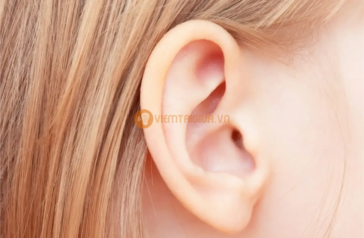 Môi trường ẩm ướt tạo điều kiện thuận lợi cho các tác nhận gây viêm tai giữa