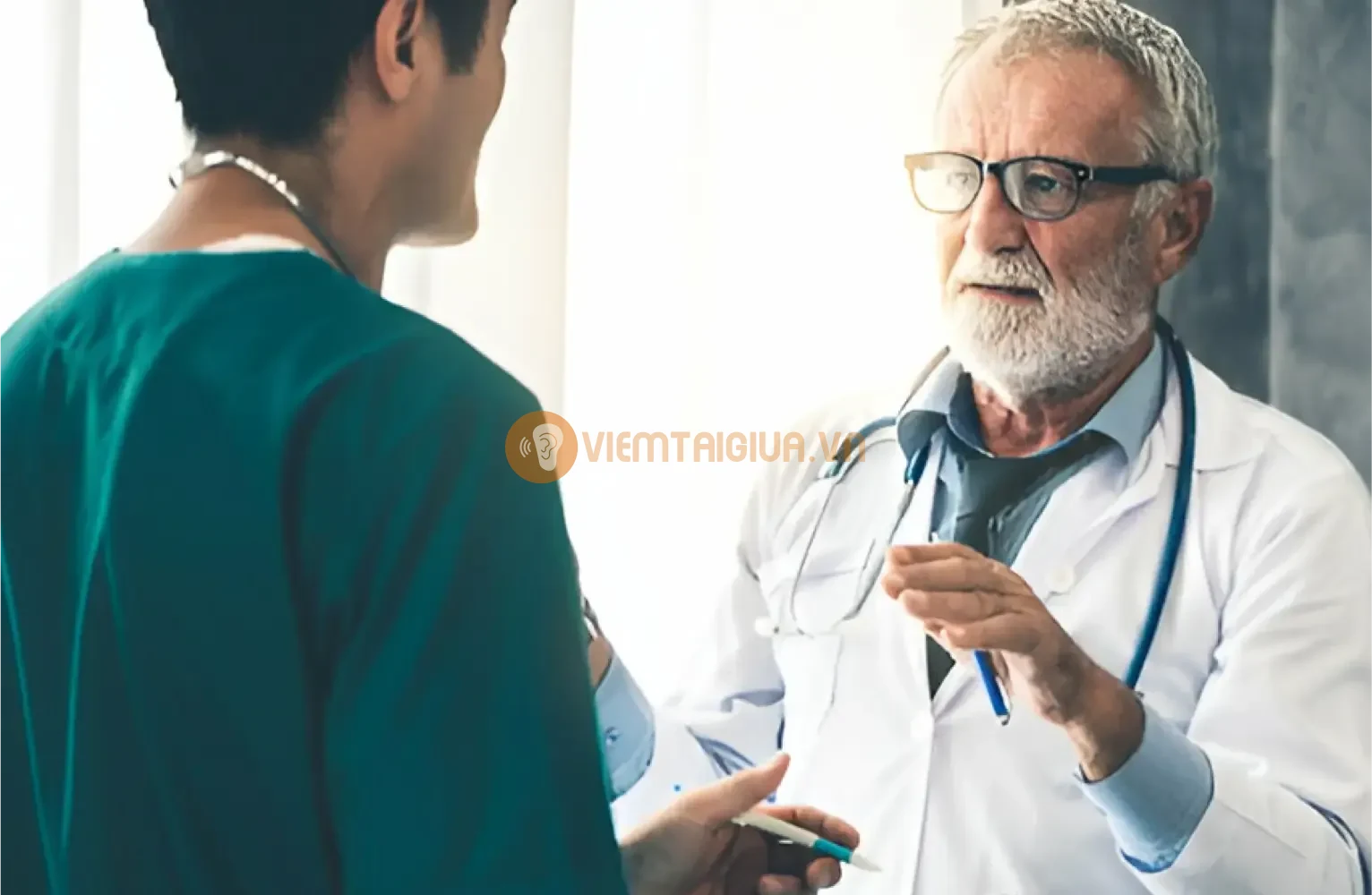 Không nên tự ý áp dụng phương pháp thổi sáp ong khi chưa tham khảo ý kiến bác sĩ