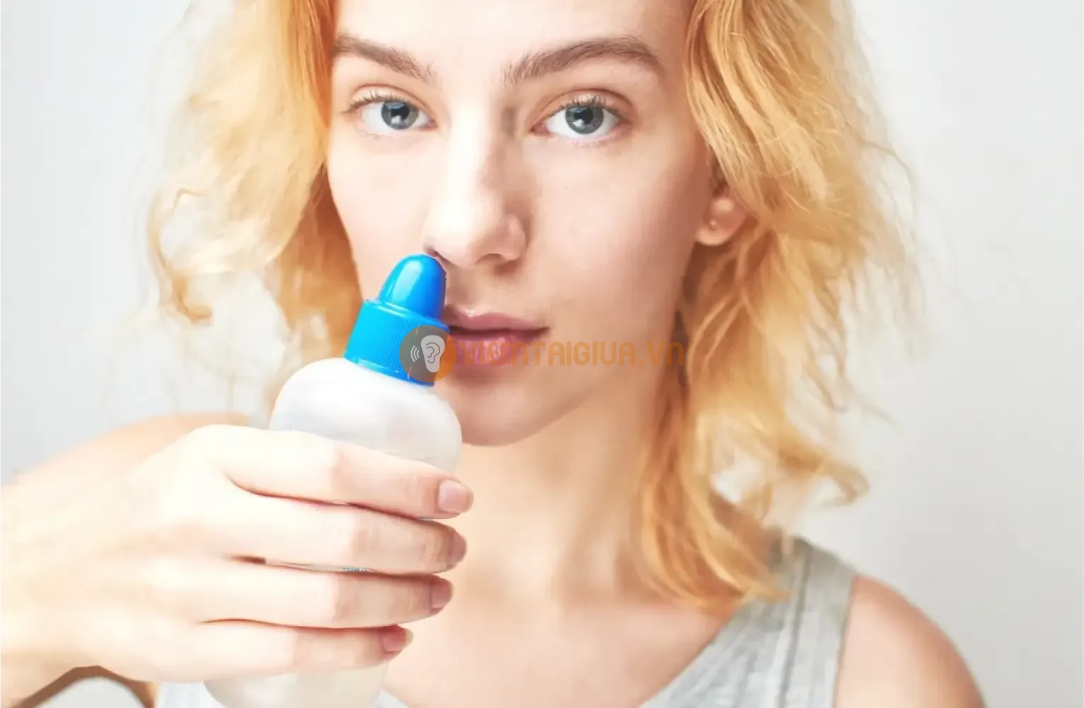 Nước muối sinh lý 0.09% tương tự như dịch nội bào trong cơ thể nên không gây kích ứng