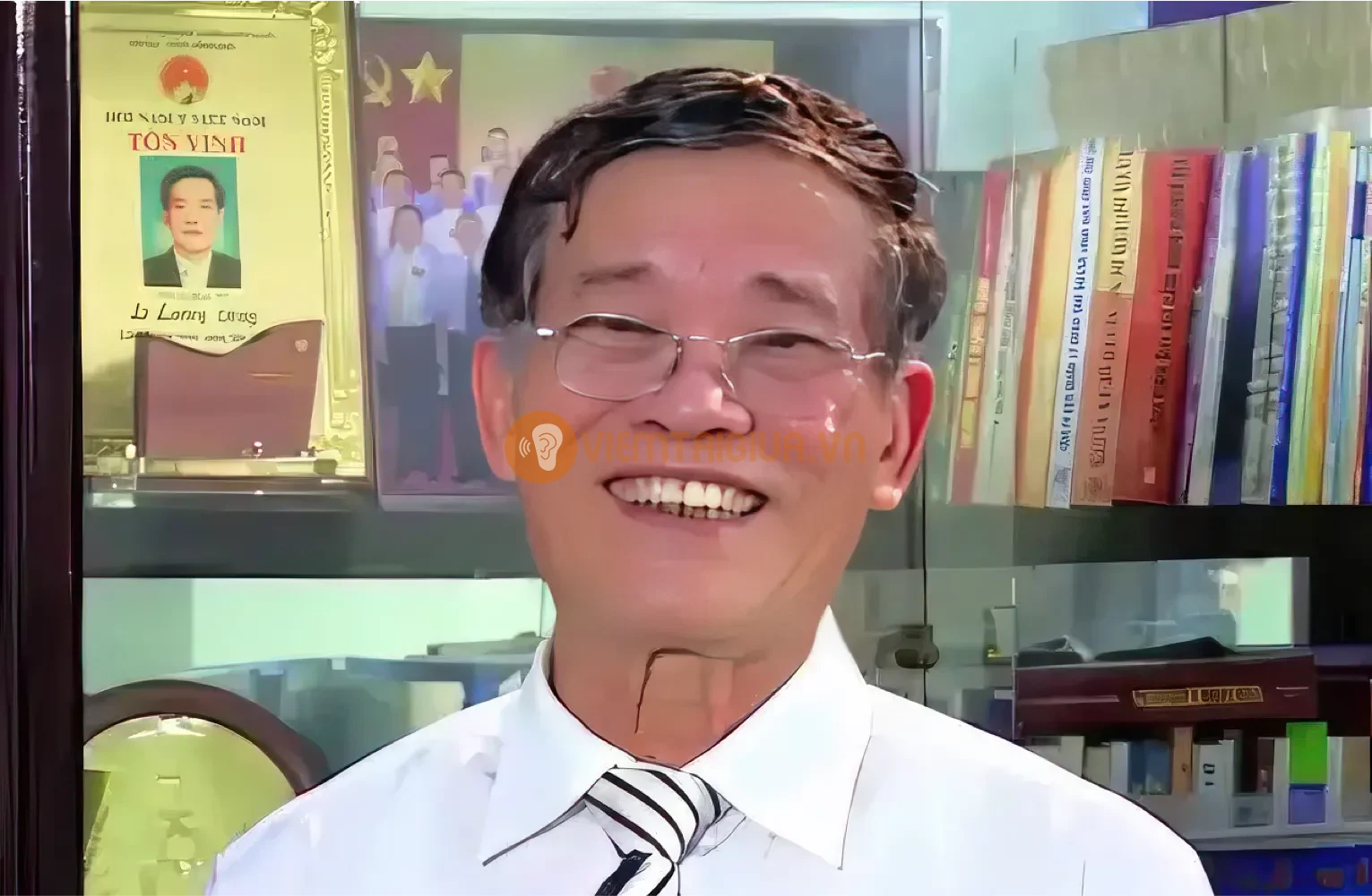 Ông sinh ra tại Thanh Hưng, huyện Thanh Chương, tỉnh Nghệ An, một miền quê hiếu học